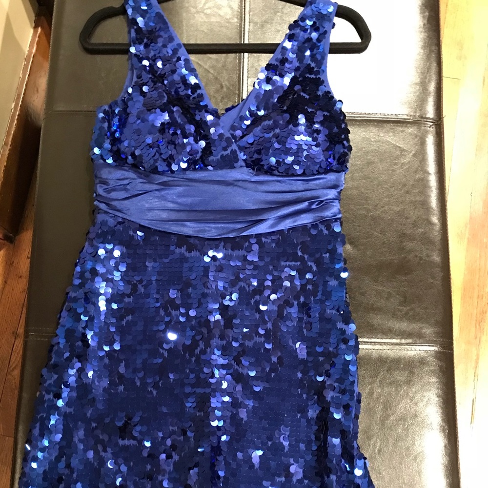 *Donating 4/1* Stunning blue sequin party dress